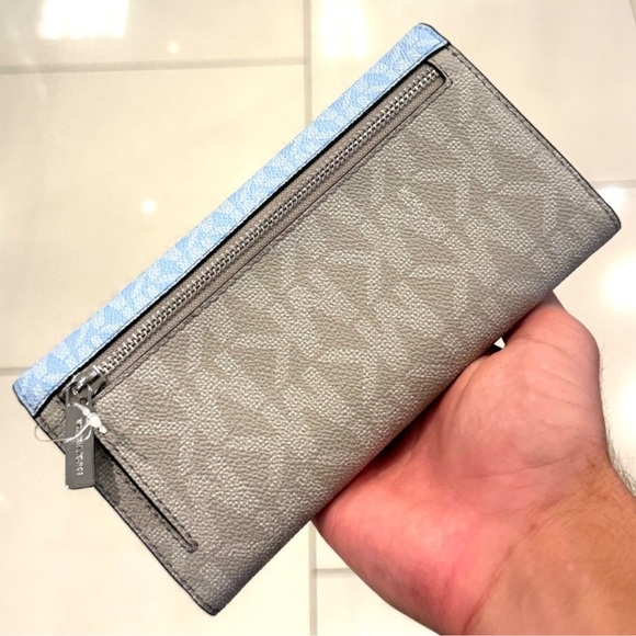 Michael Kors Large Jet Set Travel Trifold Wallet Light Sky Blue - Picture 3 of 6